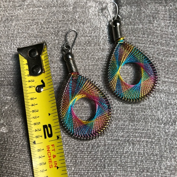 ❌SOLD❌Rainbow Spirograph Earrings - Picture 4 of 4